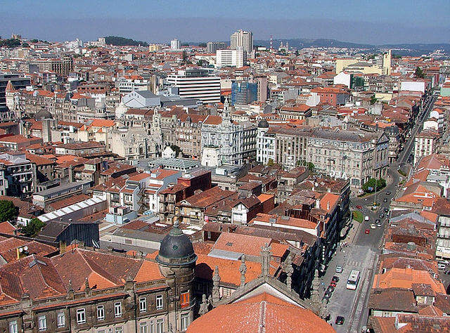 640px-Central_Porto_from_Torre_dos_Clérigos